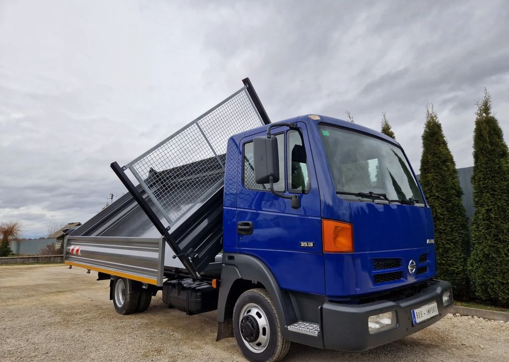 Nissan Atleon 3.0 - Transportbil med tippflak: bild 3 Nissan Atleon 3.0 - Transportbil med tippflak: bild 3