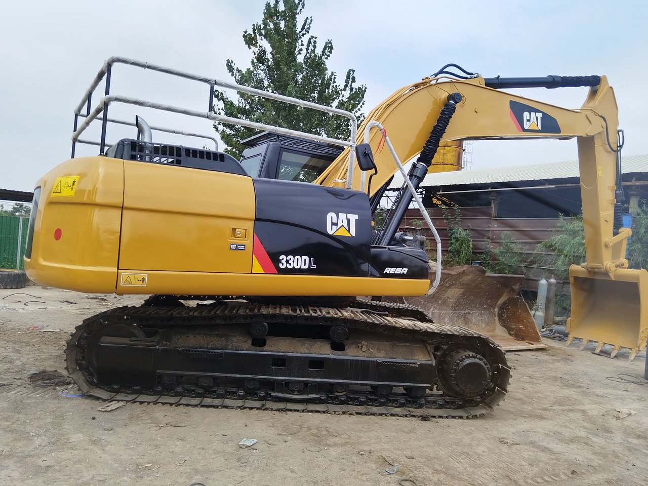 CATERPILLAR 330DL good condition 2024 30 ton excavator for sale - Bandgrävare: bild 1 CATERPILLAR 330DL good condition 2024 30 ton excavator for sale - Bandgrävare: bild 1