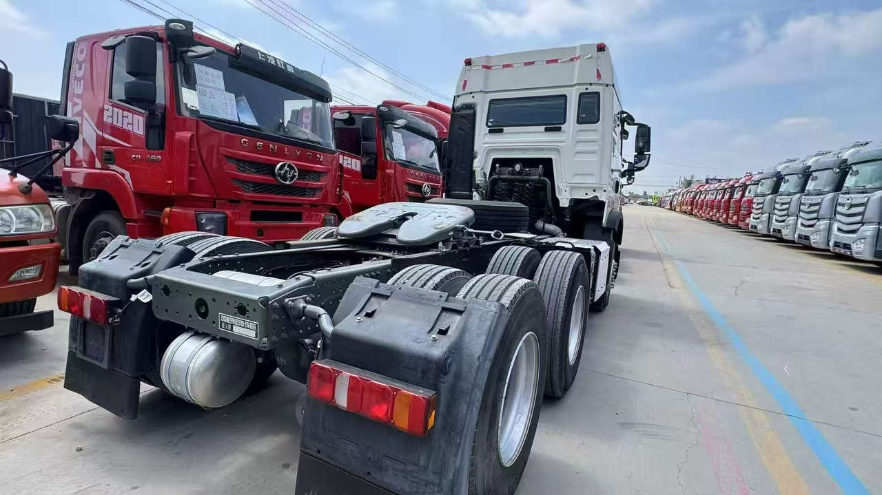 SINOTRUK howo 371,430 ,460 tractor multiple models used and stock new tractors Customizable - Dragbil: bild 5 SINOTRUK howo 371,430 ,460 tractor multiple models used and stock new tractors Customizable - Dragbil: bild 5