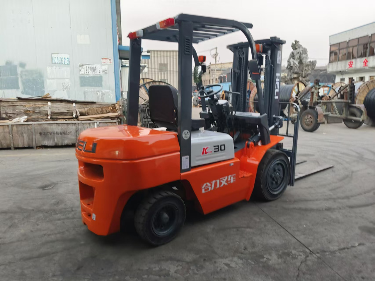 HELI k30 used 3 ton diesel forklift Customizable mast clamps low price - Dieseltruck: bild 4 HELI k30 used 3 ton diesel forklift Customizable mast clamps low price - Dieseltruck: bild 4