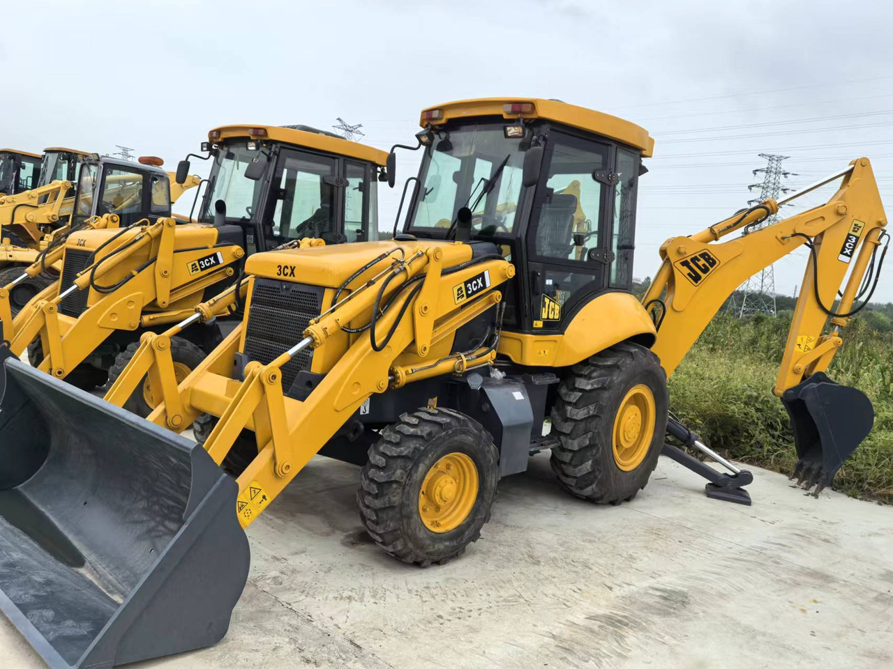 JCB 3CX backhoe loader TLB versatile machine multiple attachment options - Grävlastare: bild 1 JCB 3CX backhoe loader TLB versatile machine multiple attachment options - Grävlastare: bild 1
