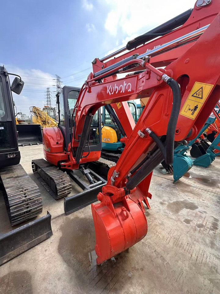 KUBOTA u35-5 japan brand mini excavator - Minigrävmaskin: bild 2 KUBOTA u35-5 japan brand mini excavator - Minigrävmaskin: bild 2