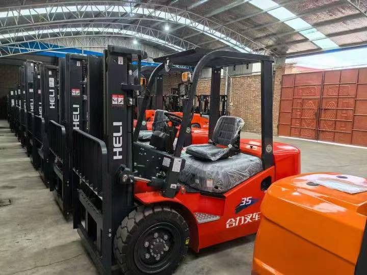 Heli brand new 3.5T diesel forklift(Clamp available) - Dieseltruck: bild 1 Heli brand new 3.5T diesel forklift(Clamp available) - Dieseltruck: bild 1