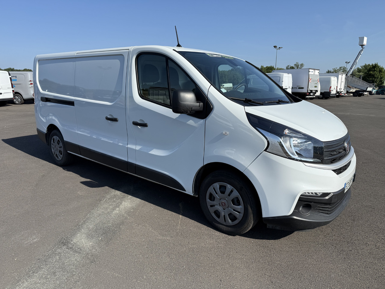 FIAT TALENTO 1T3 LH1 2.0MULTIJET120 PRO LOUNGE + ATTELAGE ET KIT BOIS COMPLET - Skåpbil: bild 1 FIAT TALENTO 1T3 LH1 2.0MULTIJET120 PRO LOUNGE + ATTELAGE ET KIT BOIS COMPLET - Skåpbil: bild 1