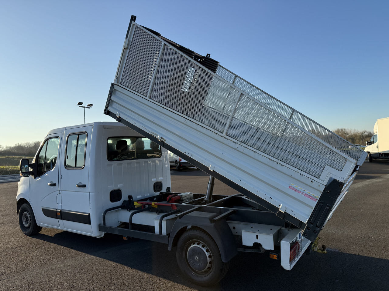 RENAULT MASTER 2.3DCI125 BENNE ACIER DOUBLE CABINE ROUE SIMPLE + REHAUSSE DE RIDELLE - Transportbil med tippflak: bild 4 RENAULT MASTER 2.3DCI125 BENNE ACIER DOUBLE CABINE ROUE SIMPLE + REHAUSSE DE RIDELLE - Transportbil med tippflak: bild 4