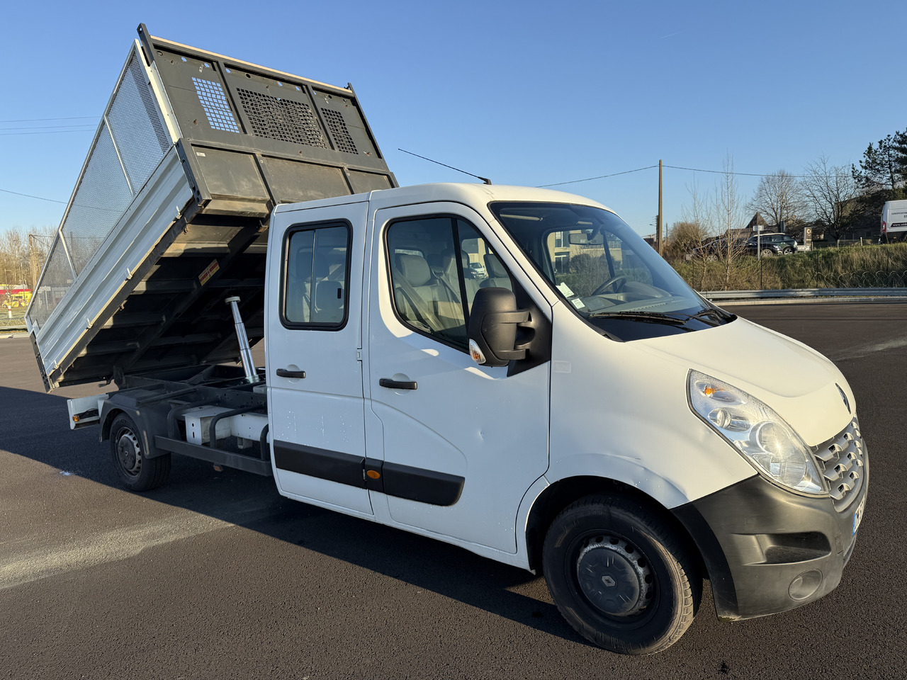 RENAULT MASTER 2.3DCI125 BENNE ACIER DOUBLE CABINE ROUE SIMPLE + REHAUSSE DE RIDELLE - Transportbil med tippflak: bild 1 RENAULT MASTER 2.3DCI125 BENNE ACIER DOUBLE CABINE ROUE SIMPLE + REHAUSSE DE RIDELLE - Transportbil med tippflak: bild 1