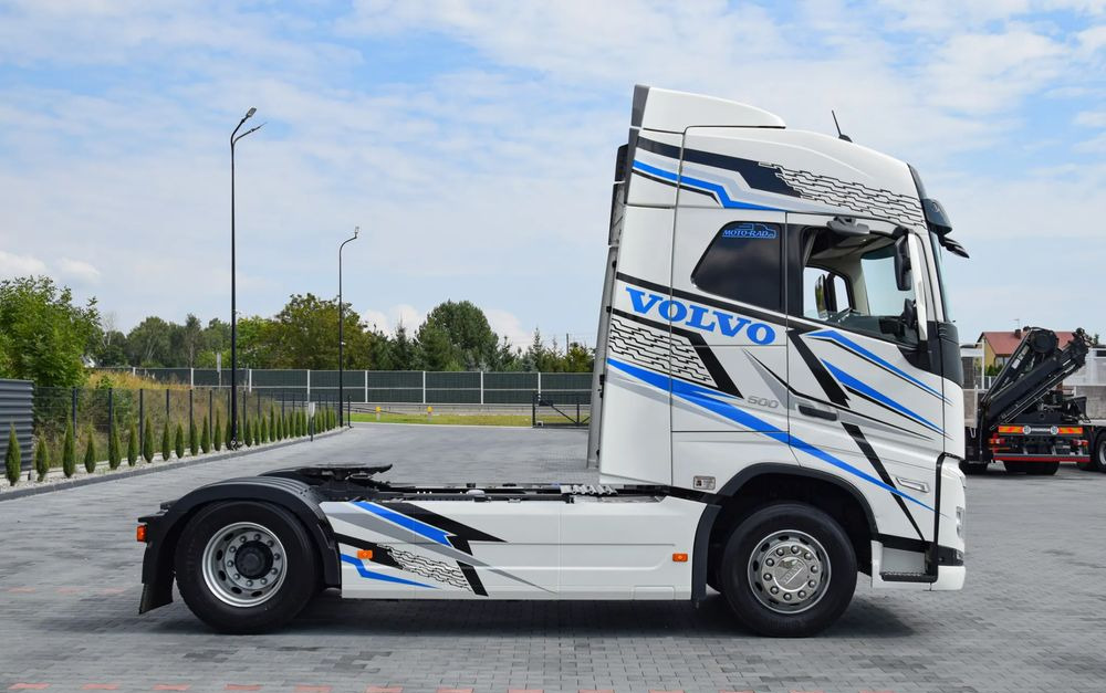Volvo FH500 / EURO 6 / NOWY MODEL / KLIMATYZACJA POSTOJOWA / ACC / LEDY / 2 ZBIORNIKI PALIWA / FULL SPILERY / 2022 / SERWISOWANY / SPROWADZONY - Dragbil: bild 4 Volvo FH500 / EURO 6 / NOWY MODEL / KLIMATYZACJA POSTOJOWA / ACC / LEDY / 2 ZBIORNIKI PALIWA / FULL SPILERY / 2022 / SERWISOWANY / SPROWADZONY - Dragbil: bild 4