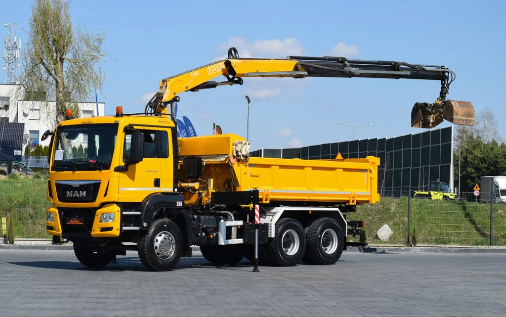 MAN TGS 26.400 / 6x4 / EURO 6 / UDT / HDS FASSI 165 / WYSUW x3 / ROTATOR / CHWYTAK / STEROWANIE RADIOWE / WZMOCNIONA RAMA / WYWROTKA / HYDROBURTA / AUTOMAT / 2017 / NOWE OPONY - 100% / NISKI PRZEBIEG - Tippbil lastbil: bild 1 MAN TGS 26.400 / 6x4 / EURO 6 / UDT / HDS FASSI 165 / WYSUW x3 / ROTATOR / CHWYTAK / STEROWANIE RADIOWE / WZMOCNIONA RAMA / WYWROTKA / HYDROBURTA / AUTOMAT / 2017 / NOWE OPONY - 100% / NISKI PRZEBIEG - Tippbil lastbil: bild 1