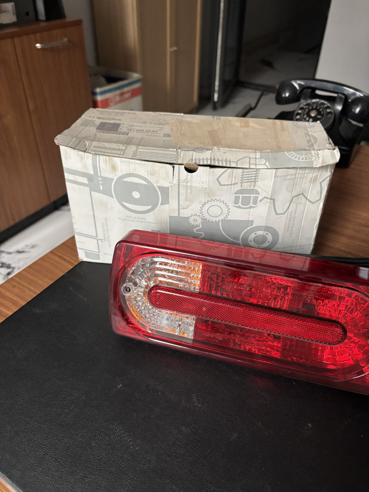 MERCEDES-BENZ G W463 G SERIES TAIL LIGHT - Bakljus: bild 2 MERCEDES-BENZ G W463 G SERIES TAIL LIGHT - Bakljus: bild 2