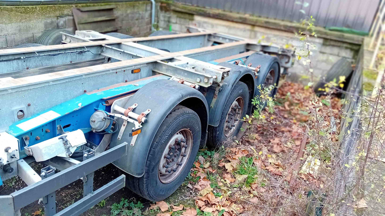 SCHMITZ CARGOBULL châssis porte-conteneur semi-remorque Os - type SGF*3 - adaptable pour conteneur 20' et 40' - Containerbil/ Växelflak semitrailer: bild 3 SCHMITZ CARGOBULL châssis porte-conteneur semi-remorque Os - type SGF*3 - adaptable pour conteneur 20' et 40' - Containerbil/ Växelflak semitrailer: bild 3