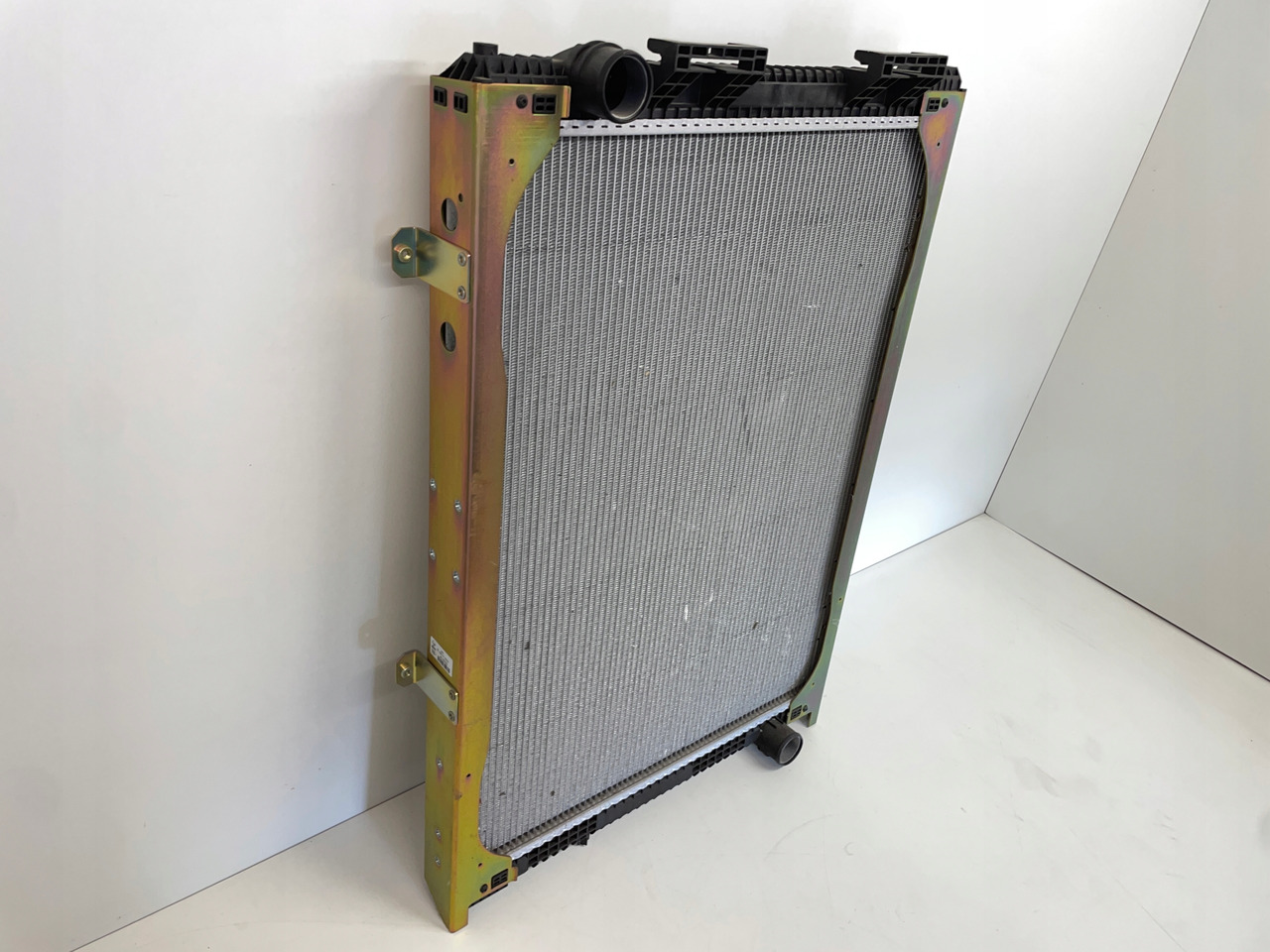 CHŁODNICA WODY MAN F2000 F 90 F 2000 F90 81061016437 - Kylvätskepump för Lastbil: bild 2 CHŁODNICA WODY MAN F2000 F 90 F 2000 F90 81061016437 - Kylvätskepump för Lastbil: bild 2