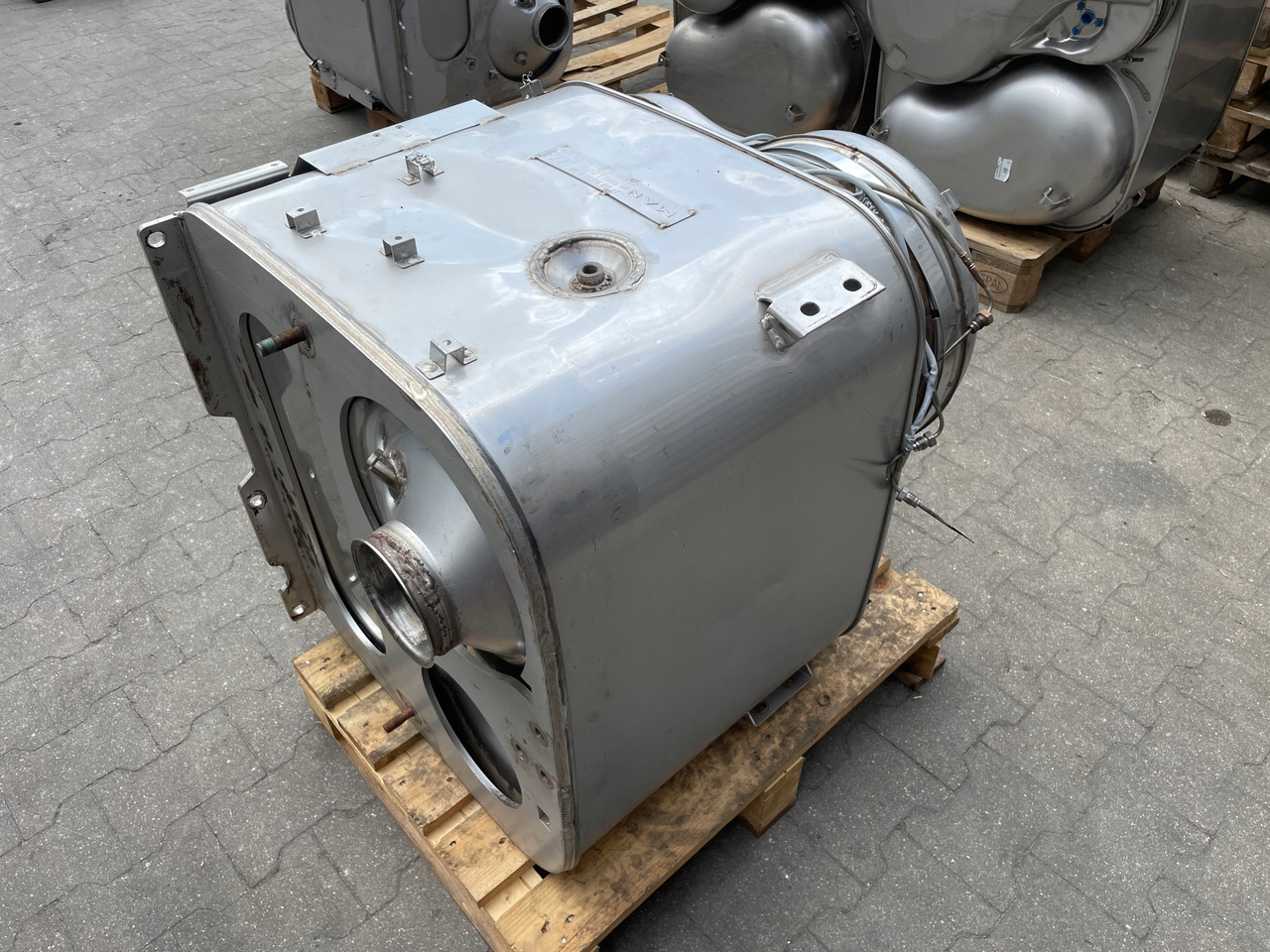 KATALIZATOR MAN TGX TGS EURO 6 DPF TŁUMIK WYDECH 81151036114 - Avgasrör för Lastbil: bild 4 KATALIZATOR MAN TGX TGS EURO 6 DPF TŁUMIK WYDECH 81151036114 - Avgasrör för Lastbil: bild 4