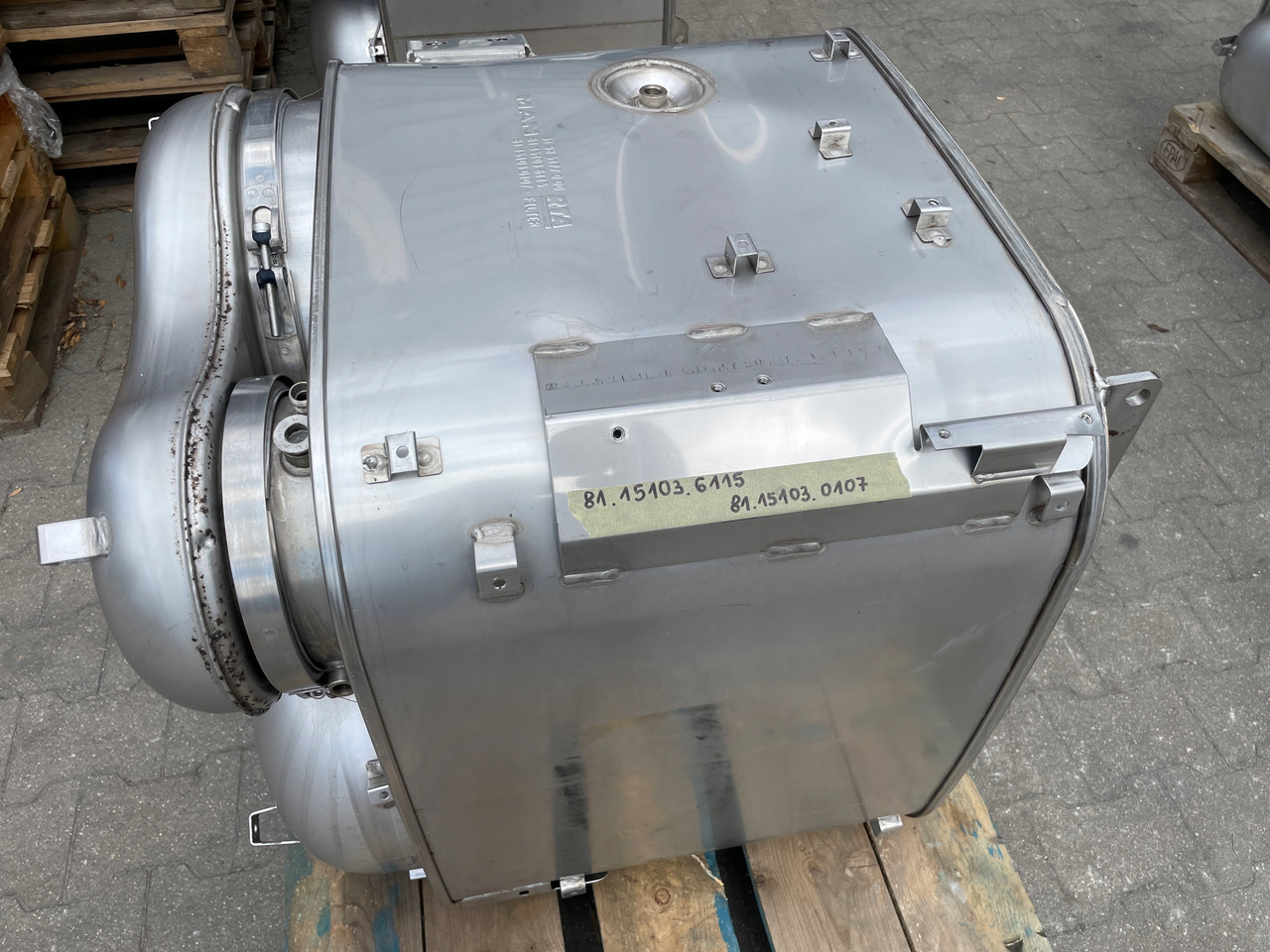 KATALIZATOR MAN TGX TGS EURO 6 DPF TŁUMIK WYDECH 81151036115 - Katalytisk omvandlare för Lastbil: bild 1 KATALIZATOR MAN TGX TGS EURO 6 DPF TŁUMIK WYDECH 81151036115 - Katalytisk omvandlare för Lastbil: bild 1