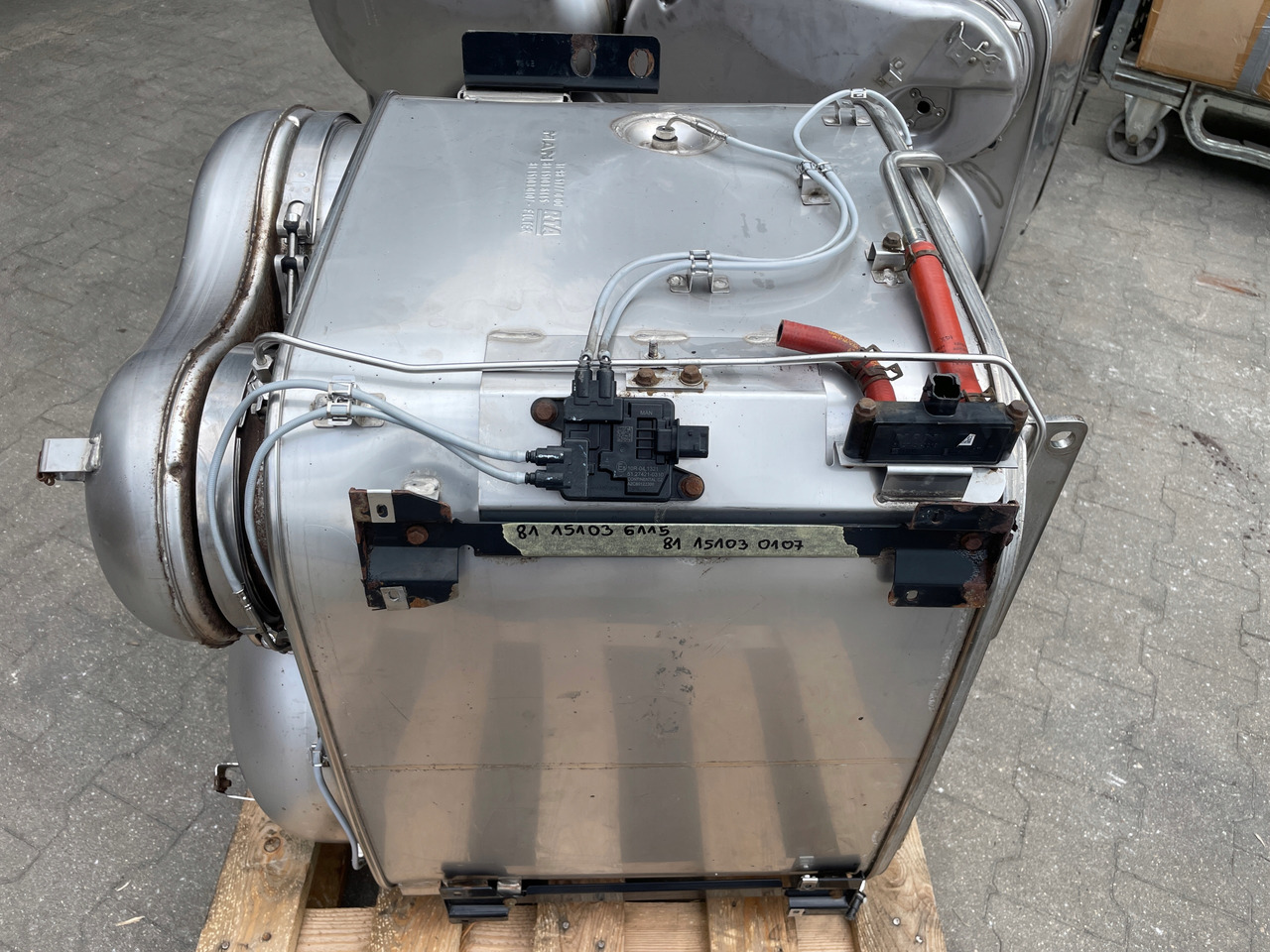 KATALIZATOR MAN TGX TGS EURO 6 DPF TŁUMIK WYDECH 81151036115 - Avgasrör för Lastbil: bild 2 KATALIZATOR MAN TGX TGS EURO 6 DPF TŁUMIK WYDECH 81151036115 - Avgasrör för Lastbil: bild 2