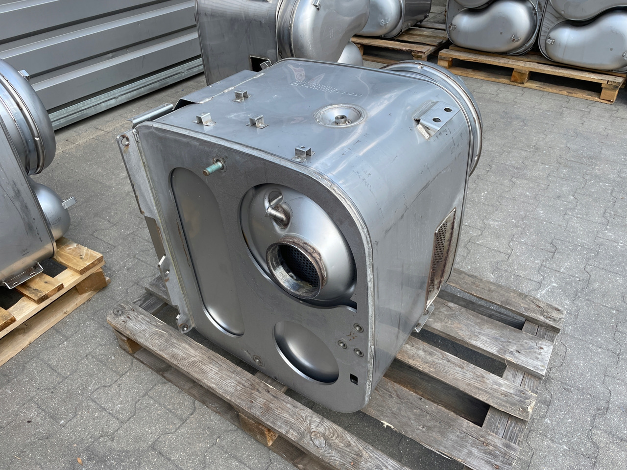 KATALIZATOR MAN TGX TGS EURO 6 DPF TŁUMIK WYDECH 81151036125 - Katalytisk omvandlare: bild 4 KATALIZATOR MAN TGX TGS EURO 6 DPF TŁUMIK WYDECH 81151036125 - Katalytisk omvandlare: bild 4