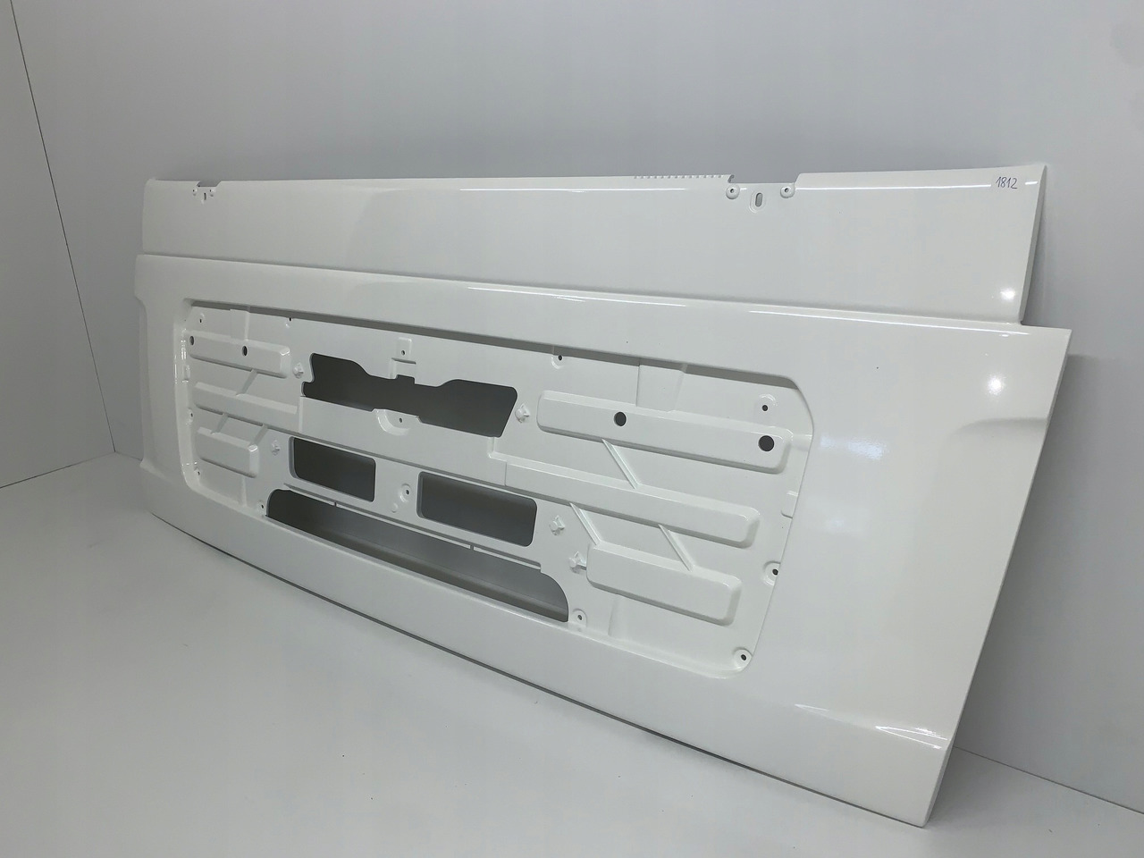 MASKA ATRAPA GRILL MAN TGL TGM NR 1812 - Huv för Lastbil: bild 2 MASKA ATRAPA GRILL MAN TGL TGM NR 1812 - Huv för Lastbil: bild 2