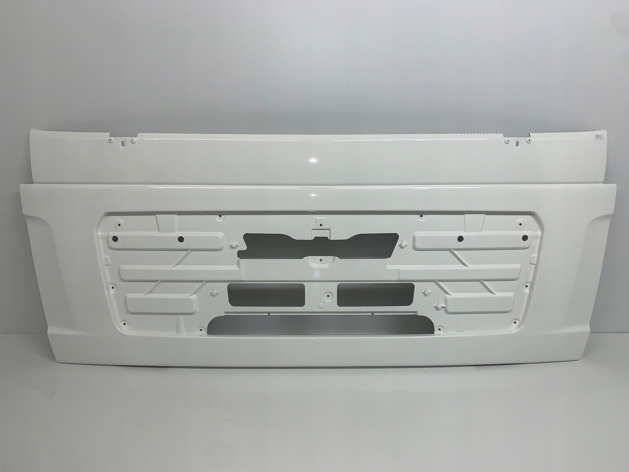 MASKA ATRAPA GRILL MAN TGL TGM NR 1812 - Huv för Lastbil: bild 1 MASKA ATRAPA GRILL MAN TGL TGM NR 1812 - Huv för Lastbil: bild 1