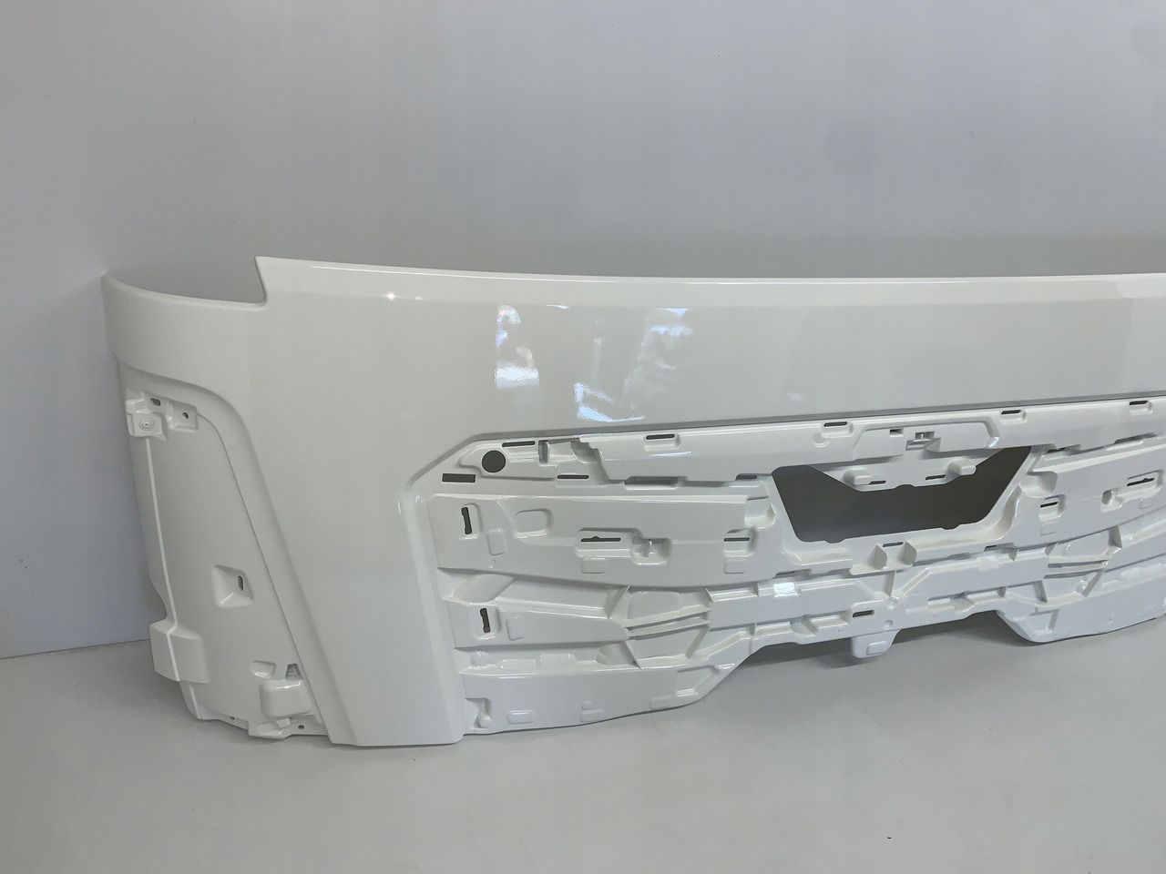 MASKA ATRAPA MAN TGL TGM TG3 TGS NOWY MODEL 2021 RAL 9010 - Huv för Lastbil: bild 2 MASKA ATRAPA MAN TGL TGM TG3 TGS NOWY MODEL 2021 RAL 9010 - Huv för Lastbil: bild 2