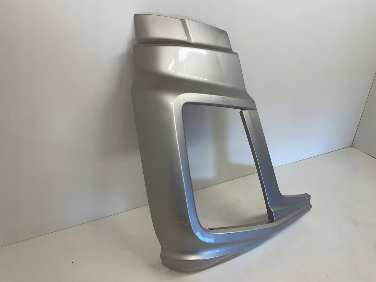 PRAWA OSŁONA OKULAR ZDERZAK FORD F-MAX JC46-17E950-A - Stötfångare för Lastbil: bild 2 PRAWA OSŁONA OKULAR ZDERZAK FORD F-MAX JC46-17E950-A - Stötfångare för Lastbil: bild 2