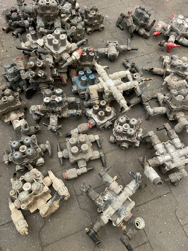 ZAWÓR CZTERODROŻNY MAN TGX TGS TGA 81521516096 - Bromsventil för Lastbil: bild 3 ZAWÓR CZTERODROŻNY MAN TGX TGS TGA 81521516096 - Bromsventil för Lastbil: bild 3