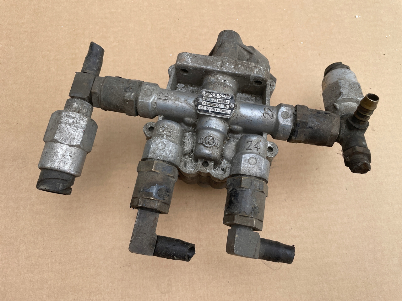ZAWÓR CZTERODROŻNY MAN TGX TGS TGA 81521516096 - Bromsventil för Lastbil: bild 2 ZAWÓR CZTERODROŻNY MAN TGX TGS TGA 81521516096 - Bromsventil för Lastbil: bild 2
