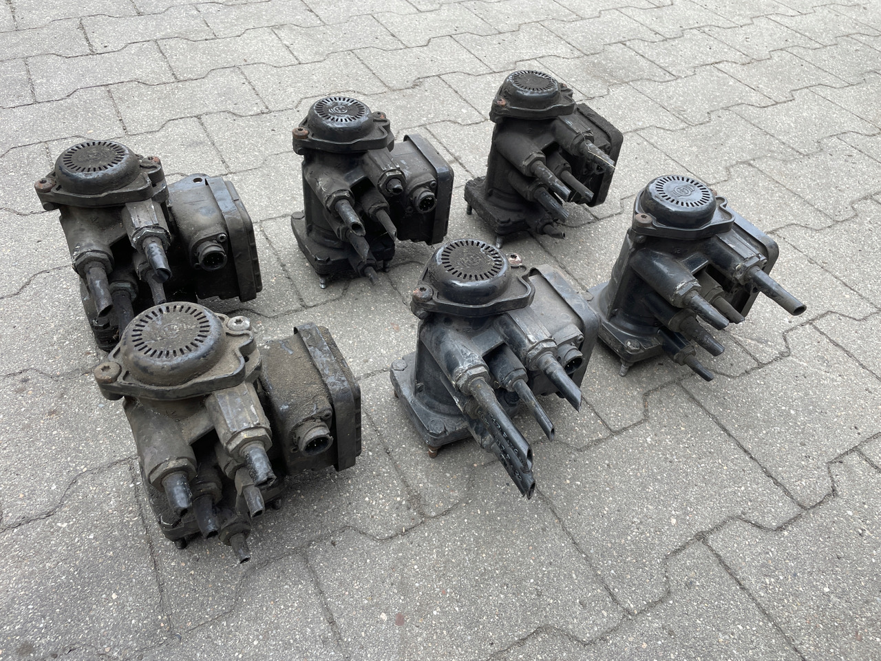 ZAWÓR EUROPA MODULATOR EBS MAN TGA TGS TGX 81523016213 - Bromsventil för Lastbil: bild 4 ZAWÓR EUROPA MODULATOR EBS MAN TGA TGS TGX 81523016213 - Bromsventil för Lastbil: bild 4