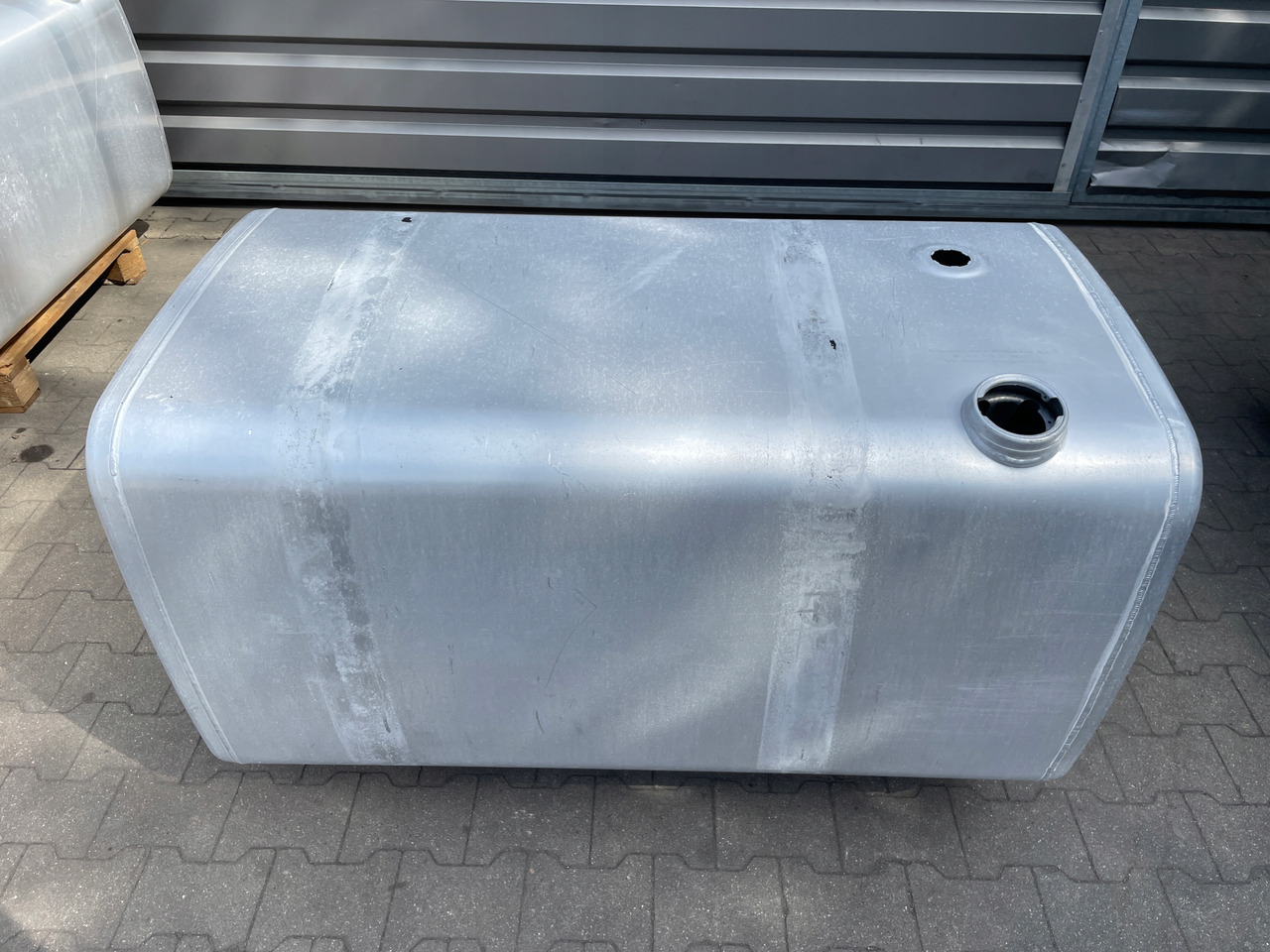 ZBIORNIK PALIWA IVECO STRALIS HI WAY 570 L 029535702 - Bränsletank för Lastbil: bild 1 ZBIORNIK PALIWA IVECO STRALIS HI WAY 570 L 029535702 - Bränsletank för Lastbil: bild 1