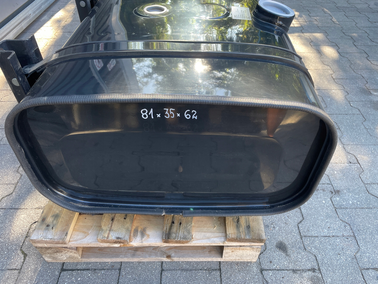 ZBIORNIK PALIWA MAN 150 L , L2000 TGL TGM 81122015818 - NOWY - - Bränsletank för Lastbil: bild 3 ZBIORNIK PALIWA MAN 150 L , L2000 TGL TGM 81122015818 - NOWY - - Bränsletank för Lastbil: bild 3