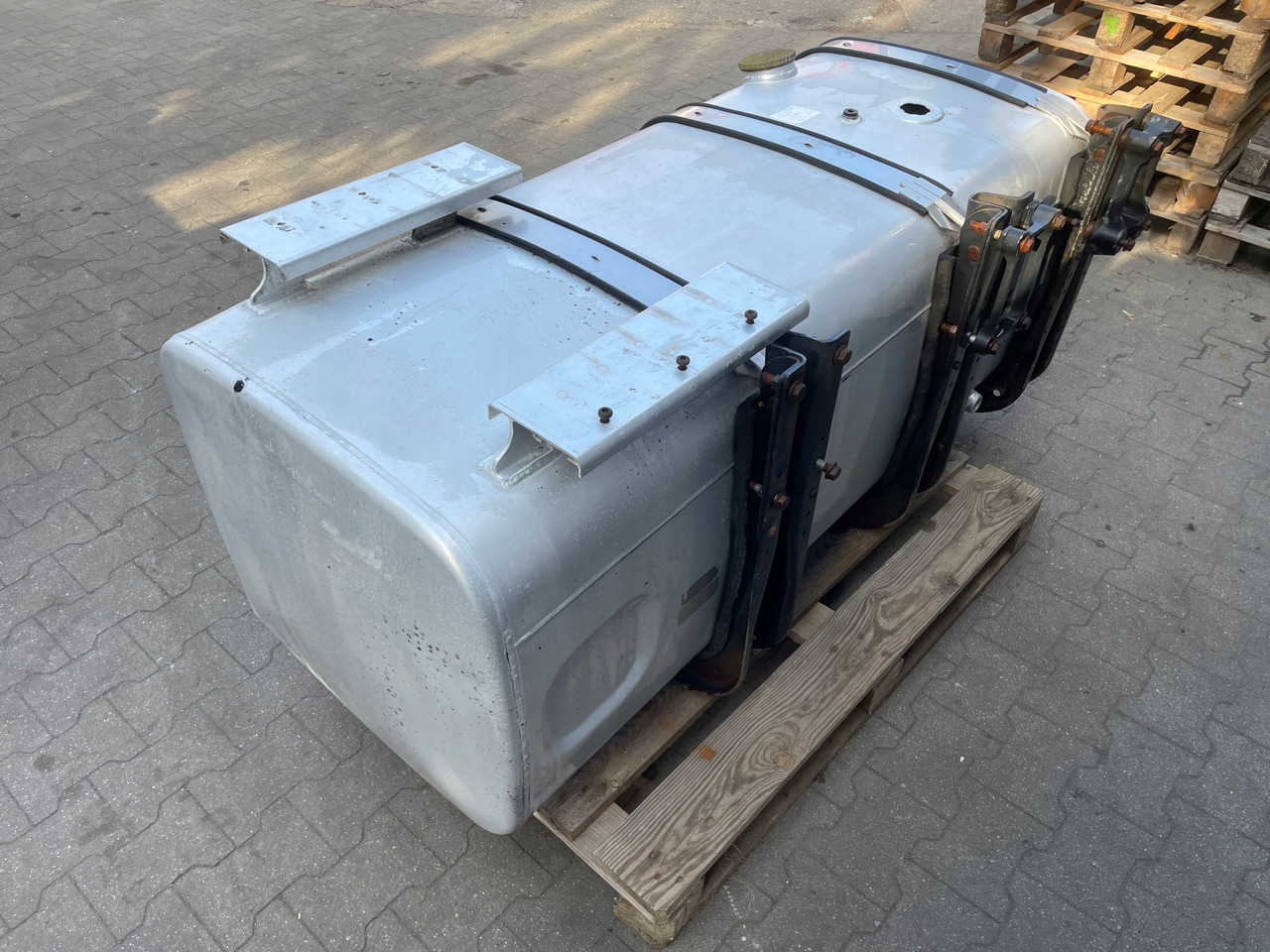 Bränsletank för Lastbil ZBIORNIK PALIWA MAN TGA TGX TGS 590 L 81122015663: bild 6