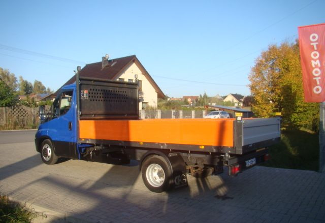 Transportbil med tippflak Iveco DAILY 100%PRZEBIEG-POTWIERDZONY: bild 11 Transportbil med tippflak Iveco DAILY 100%PRZEBIEG-POTWIERDZONY: bild 11