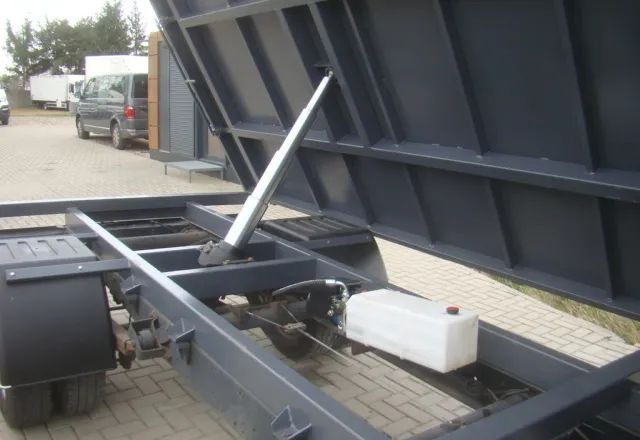 Iveco DAILY 50 C 17 3.0TDI 3-STONNA WYWROYKA - Transportbil med tippflak: bild 4 Iveco DAILY 50 C 17 3.0TDI 3-STONNA WYWROYKA - Transportbil med tippflak: bild 4