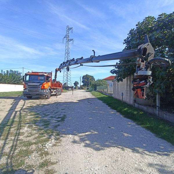 Scania P 410 - Flakbil, Kranbil: bild 2 Scania P 410 - Flakbil, Kranbil: bild 2