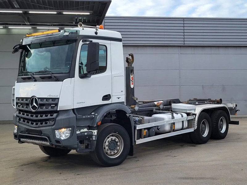Mercedes-Benz Arocs 3342 Arocs - Lastbil med kabelsystem: bild 1 Mercedes-Benz Arocs 3342 Arocs - Lastbil med kabelsystem: bild 1