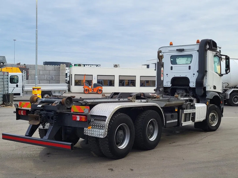 Mercedes-Benz Arocs 3342 Arocs - Lastbil med kabelsystem: bild 4 Mercedes-Benz Arocs 3342 Arocs - Lastbil med kabelsystem: bild 4