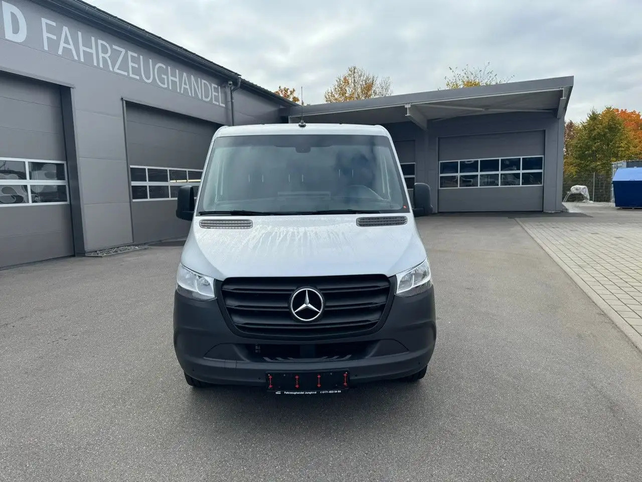 Mercedes-Benz Sprinter 317 CDI Flach Lang Silber Klima MBUX - Skåpbil: bild 2 Mercedes-Benz Sprinter 317 CDI Flach Lang Silber Klima MBUX - Skåpbil: bild 2