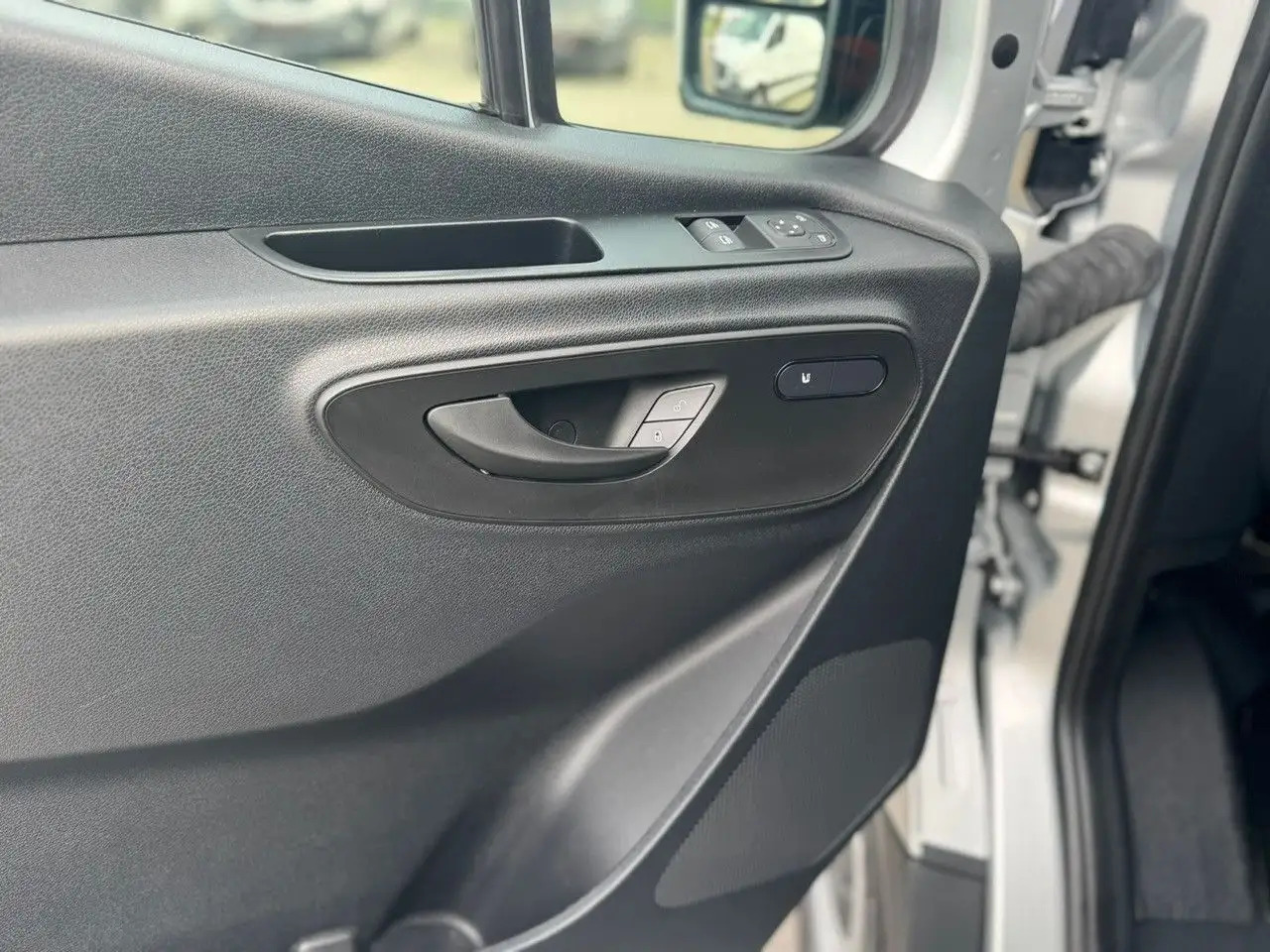 Mercedes-Benz Sprinter 317 CDI Flach Lang Silber Klima MBUX - Skåpbil: bild 5 Mercedes-Benz Sprinter 317 CDI Flach Lang Silber Klima MBUX - Skåpbil: bild 5