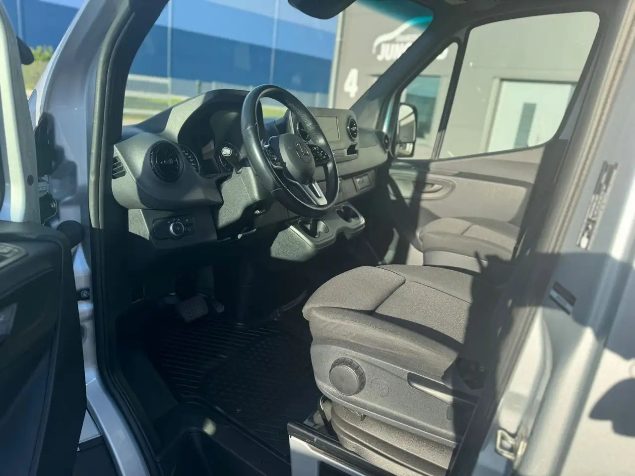 Mercedes-Benz Sprinter 317 CDI Lang Hoch Klima MBUX Silber LED - Skåpbil: bild 4 Mercedes-Benz Sprinter 317 CDI Lang Hoch Klima MBUX Silber LED - Skåpbil: bild 4