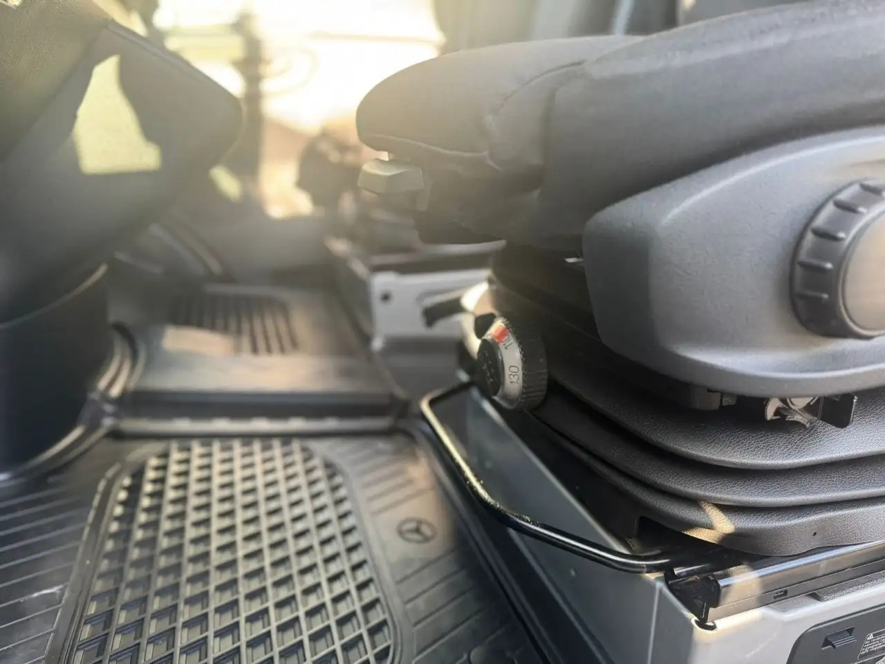 Mercedes-Benz Sprinter 317 CDI Lang Hoch Klima MBUX Silber LED - Skåpbil: bild 5 Mercedes-Benz Sprinter 317 CDI Lang Hoch Klima MBUX Silber LED - Skåpbil: bild 5