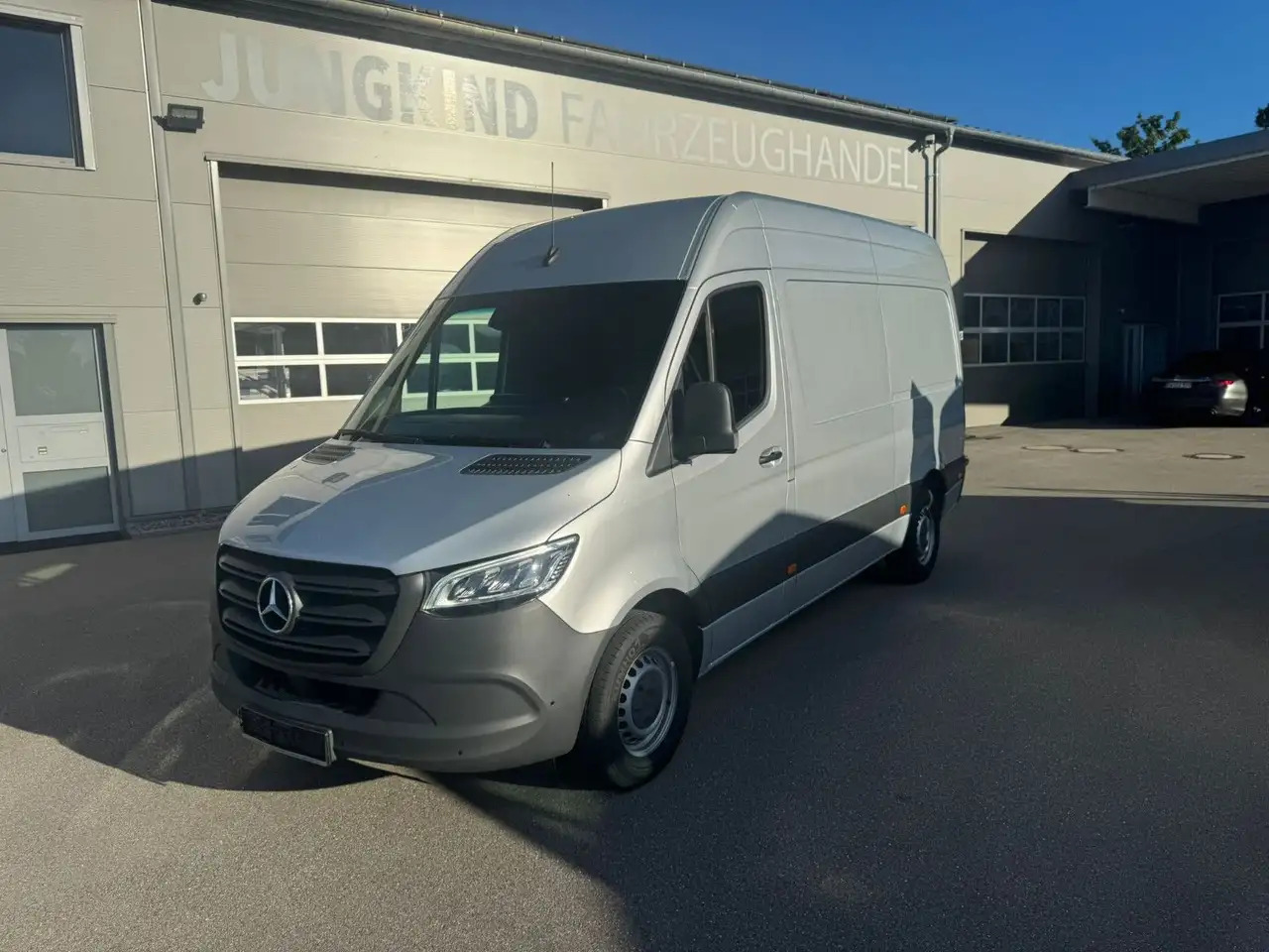 Mercedes-Benz Sprinter 317 CDI Lang Hoch Klima MBUX Silber LED - Skåpbil: bild 2 Mercedes-Benz Sprinter 317 CDI Lang Hoch Klima MBUX Silber LED - Skåpbil: bild 2