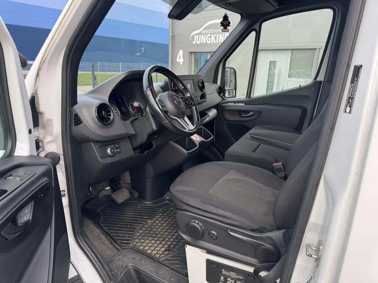 Mercedes-Benz Sprinter 317 CDI Maxi Lang LED MBUX Klima - Skåpbil: bild 3 Mercedes-Benz Sprinter 317 CDI Maxi Lang LED MBUX Klima - Skåpbil: bild 3