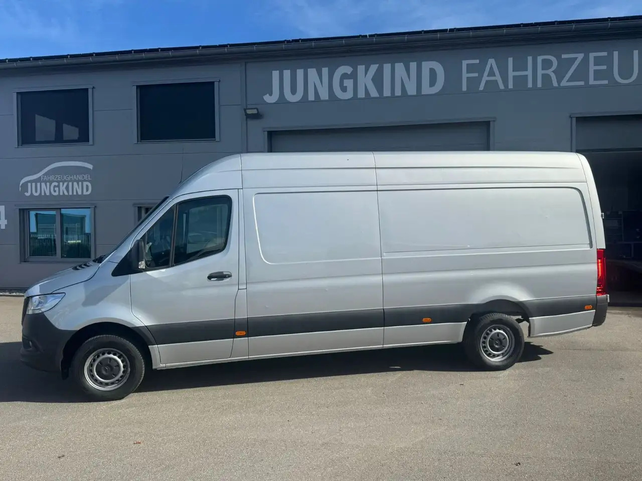 Mercedes-Benz Sprinter 317 CDI Maxi Lang Silber Klima MBUX AHK - Skåpbil: bild 1 Mercedes-Benz Sprinter 317 CDI Maxi Lang Silber Klima MBUX AHK - Skåpbil: bild 1