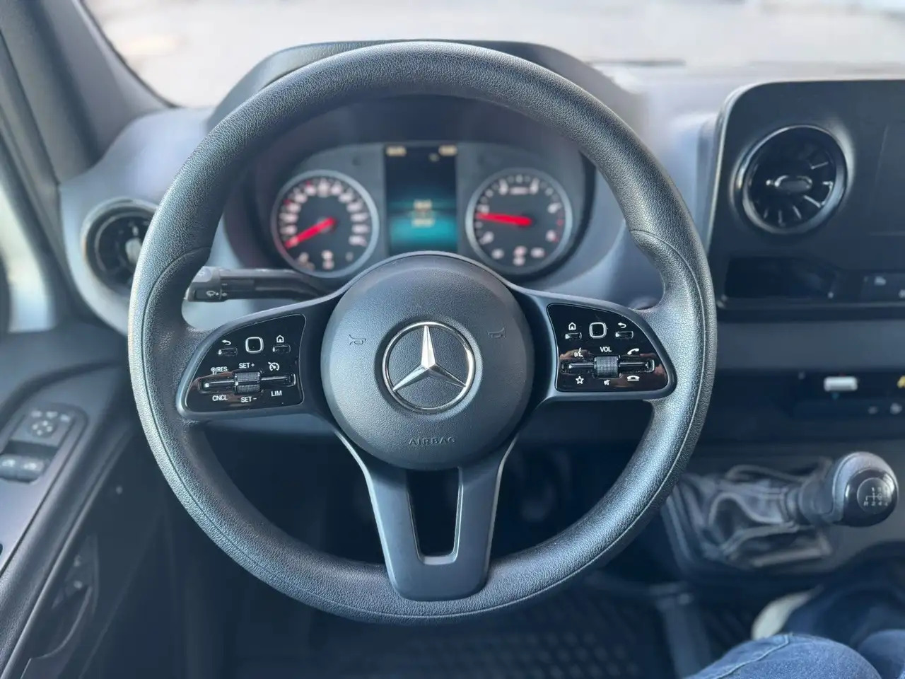 Mercedes-Benz Sprinter 317 CDI Maxi Lang Silber Klima MBUX AHK - Skåpbil: bild 4 Mercedes-Benz Sprinter 317 CDI Maxi Lang Silber Klima MBUX AHK - Skåpbil: bild 4