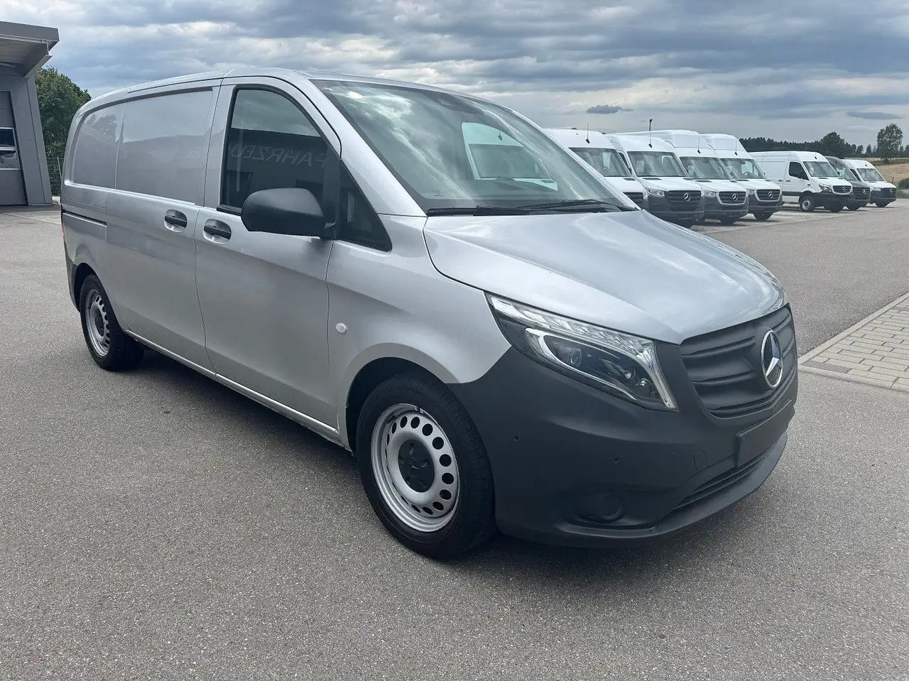 Mercedes-Benz Vito 114 CDI Kompakt Silber Klima Bott - Skåpbil: bild 2 Mercedes-Benz Vito 114 CDI Kompakt Silber Klima Bott - Skåpbil: bild 2