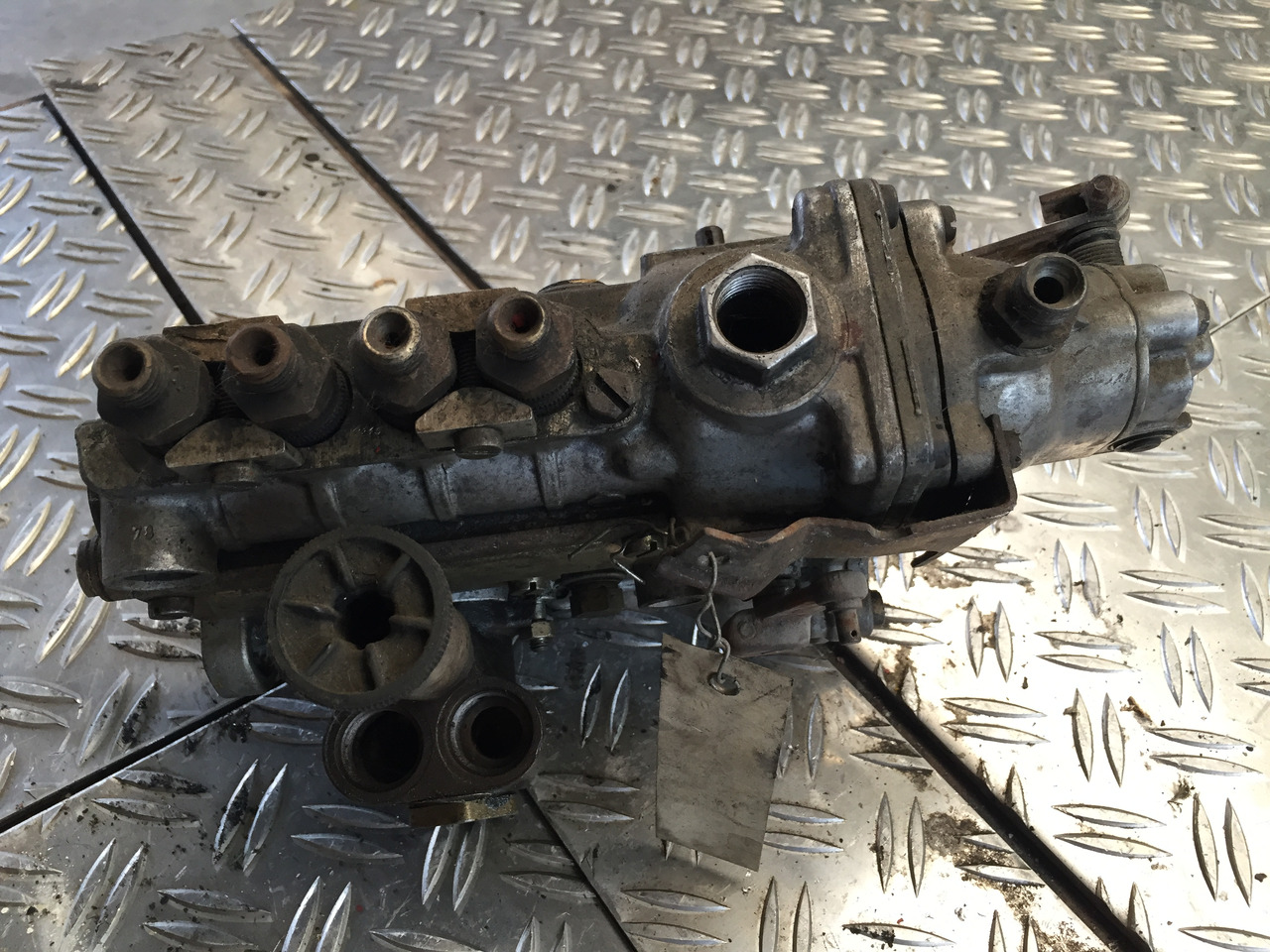 Gebrauchte Einspritzpumpe DB OM 616, Bosch - Nr. : 0 400 114 079 - Bränslepump för Lastbil: bild 2 Gebrauchte Einspritzpumpe DB OM 616, Bosch - Nr. : 0 400 114 079 - Bränslepump för Lastbil: bild 2