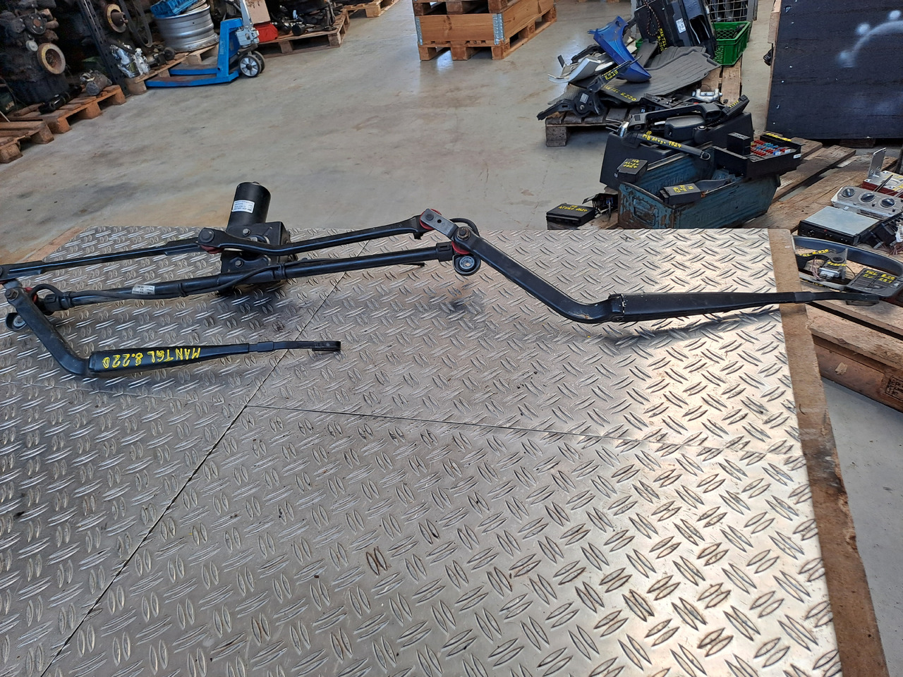 Gebrauchter MAN TGL 8.220 Scheibenwischergestänge und Wischermotor, Artikel - Nr.: 81.26411 - 6118 - Vindrutetorkare för Lastbil: bild 3 Gebrauchter MAN TGL 8.220 Scheibenwischergestänge und Wischermotor, Artikel - Nr.: 81.26411 - 6118 - Vindrutetorkare för Lastbil: bild 3