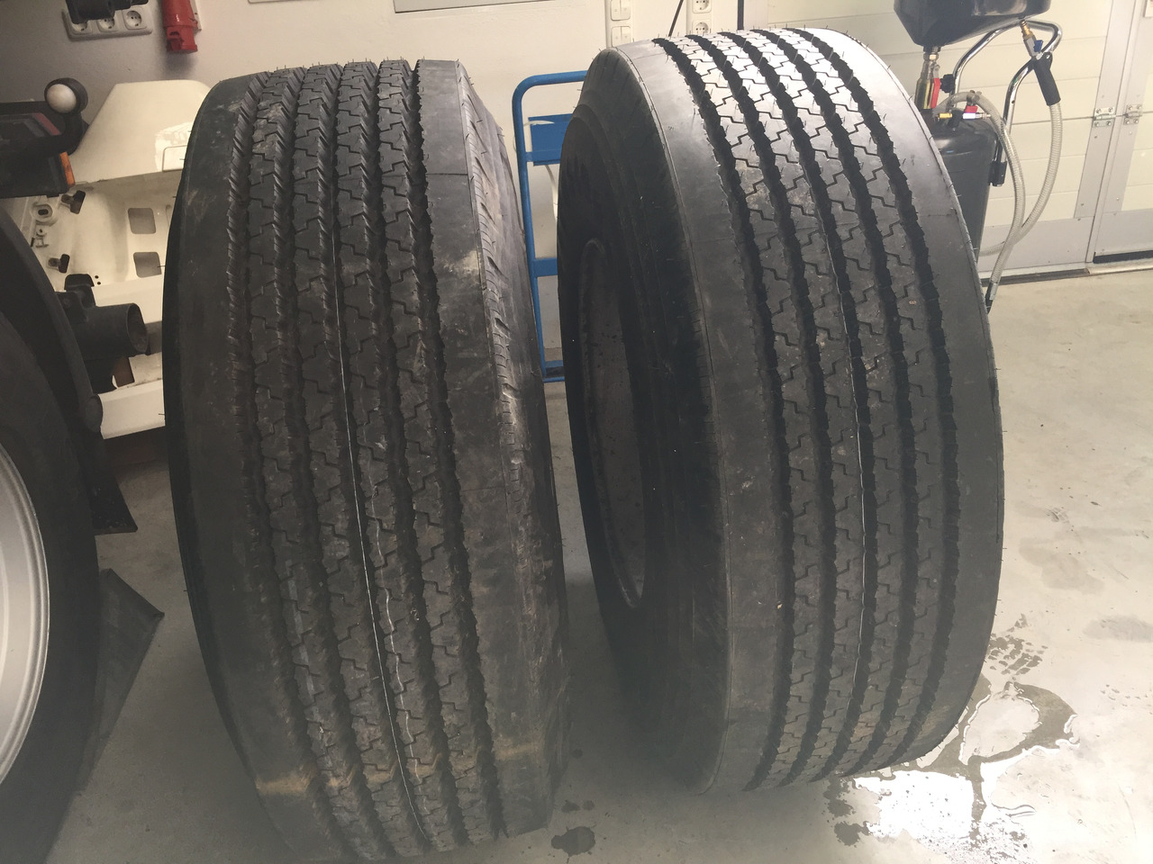 Neue Reifen, Firestone TSP - 3000, Größe : 425 / 65 R x 22,5 - 2 Stück mit Felgen - Däck för Lastbil: bild 2 Neue Reifen, Firestone TSP - 3000, Größe : 425 / 65 R x 22,5 - 2 Stück mit Felgen - Däck för Lastbil: bild 2