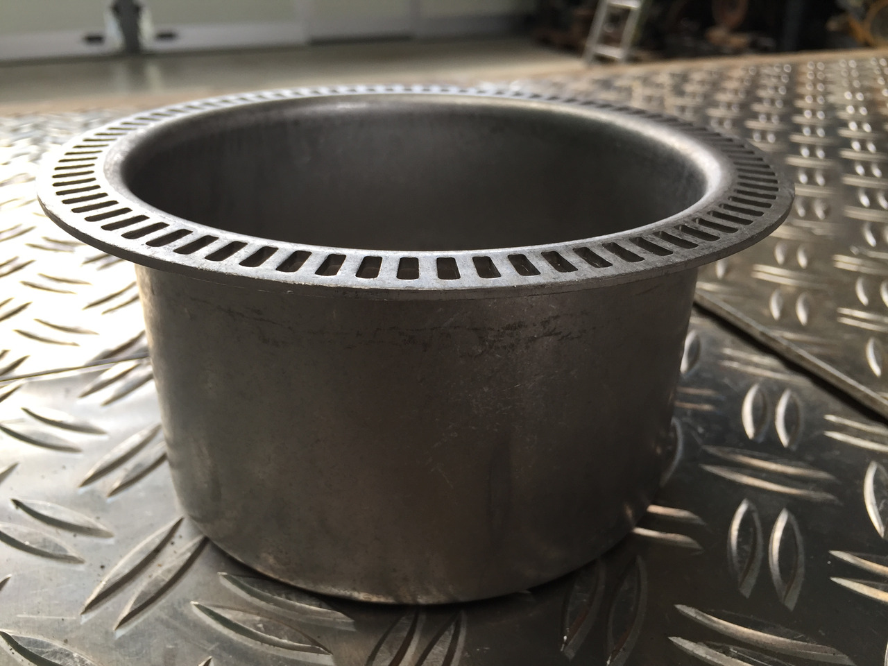 Neuwertige MAN L 2000 Impulsrad Hinterachse Nabe ABS , Artikel - Nr. : 81.52403 - 0028 - Bakaxel för Lastbil: bild 2 Neuwertige MAN L 2000 Impulsrad Hinterachse Nabe ABS , Artikel - Nr. : 81.52403 - 0028 - Bakaxel för Lastbil: bild 2