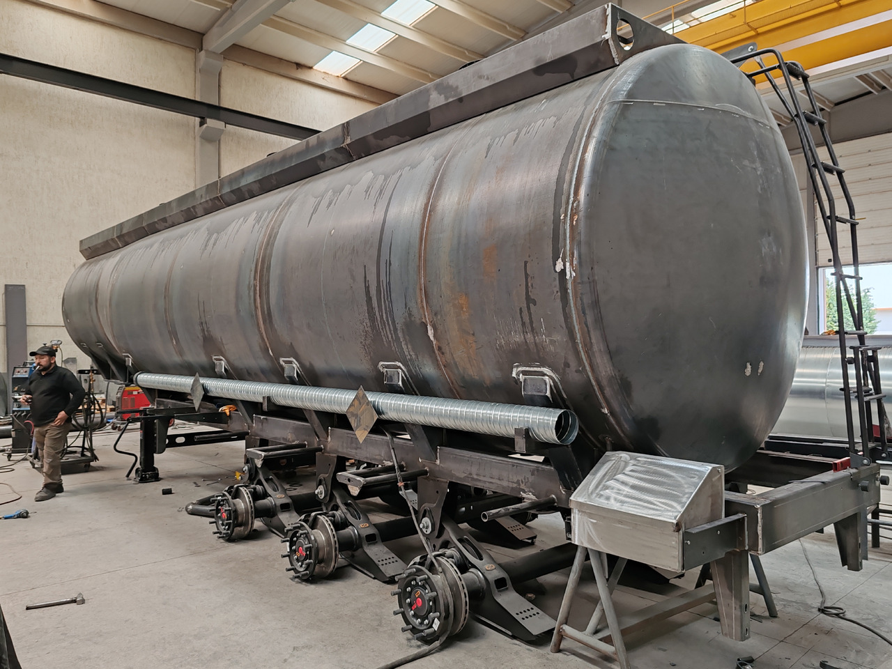 AREL TRAILER FUEL TANKER TRAILER - Tanktrailer: bild 3 AREL TRAILER FUEL TANKER TRAILER - Tanktrailer: bild 3