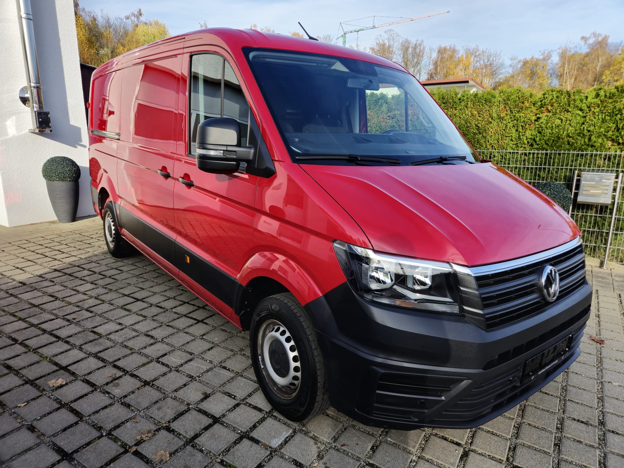 Volkswagen Crafter Kasten 35 FWD mittellang/Kamera/Navi/App - Skåpbil: bild 2 Volkswagen Crafter Kasten 35 FWD mittellang/Kamera/Navi/App - Skåpbil: bild 2