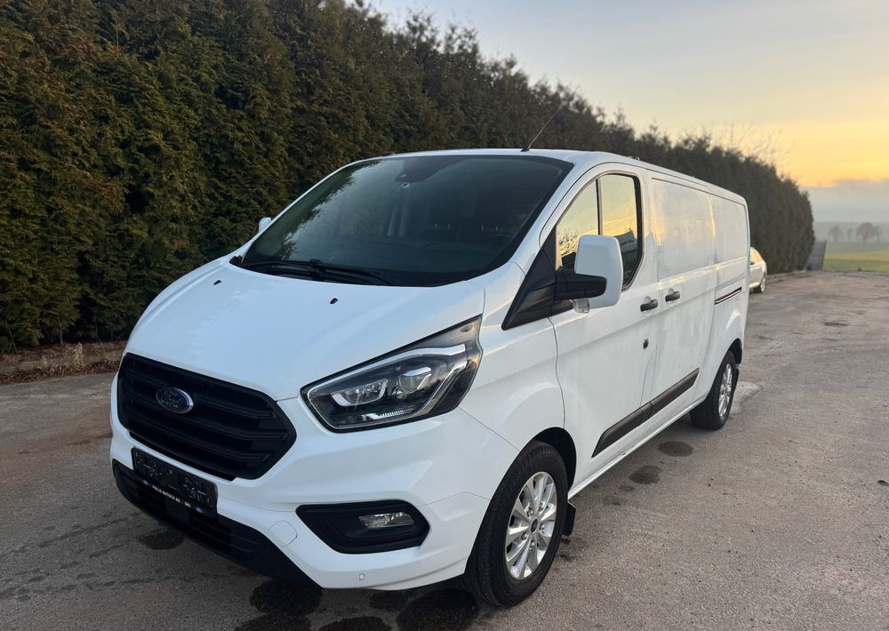 Ford TRANSIT CUSTOM TREN L2H1 LIFT 2020r 2,0 TDCI/130KM/KAMERA/BIX-ENON/ EURO 6/ASO/NISKI PRZEBIEG/LED/HAK/FV23%/6-DZWI/LONG - Små skåpbil: bild 1 Ford TRANSIT CUSTOM TREN L2H1 LIFT 2020r 2,0 TDCI/130KM/KAMERA/BIX-ENON/ EURO 6/ASO/NISKI PRZEBIEG/LED/HAK/FV23%/6-DZWI/LONG - Små skåpbil: bild 1